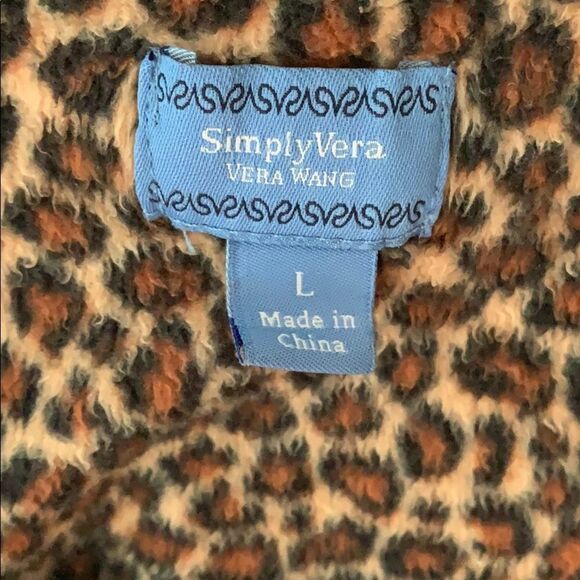 — Simply Vera Wang — Cozy, soft cheetah pajama top - Picture 2 of 5